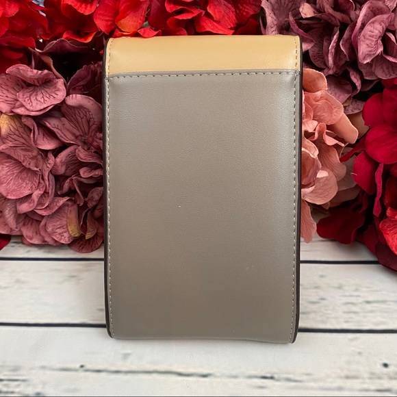 Multifunctional Vegan Leather Crossbody Purse - Picture 11 of 16